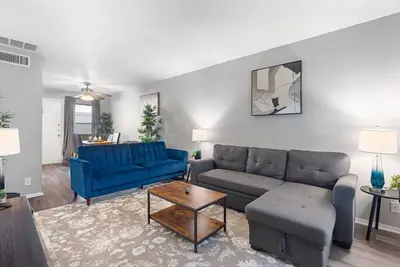 Image de Beautiful 2br/1ba in Hydepark 7369