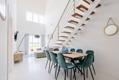 Image de Modern 3br Condo! Resort Style Pool!