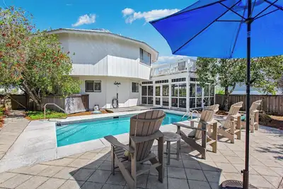 Image de Feeling Octomystic - Grayton, Heated Pool, Golf Cart + Bikes, Pet Friendly!