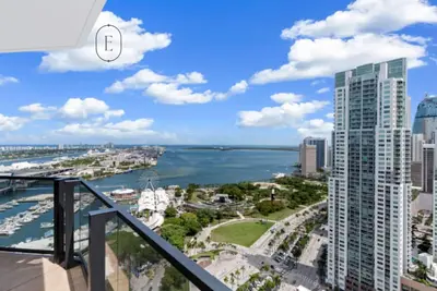 Image de 5-Star Luxury | Prime Location & Top Amenities