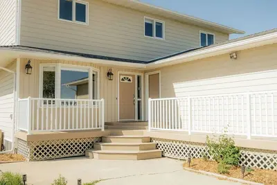 Image de ✔Games Room✔Walk-in Sauna✔7 Bm✔15 minutes from Waterton Park✔Acrage