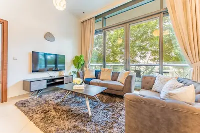Image de Spacious 2br Overlooking Green Spaces, Minutes Away to Metro, Near Burj Khalifa