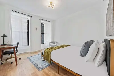 Image de Specious/ with 2 full baths, walk anywhere