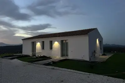 Image de House with two-room apartment with sea view surrounded by greenery