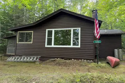 Image de Lake Front 3-bedroom, 2 bath cabin, private pier, perfect fishing and lake life!