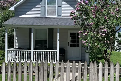 Image de Charming 2-bedroom cottage in lovely Mackinac Island with WiFi