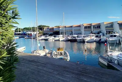 Image de Grande Marina de Plain pied + appontement pour bateau, grande terrasse privative
