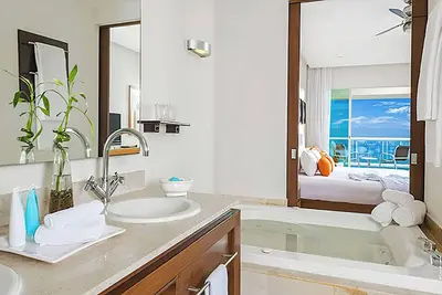 Image de High-End Resort - Grand Mayan 2 bed/2 bath Suite at Vidanta Nuevo Vallarta