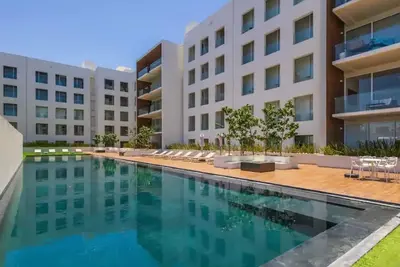 Image de New 2-bedroom condo in beautiful Cabo San Lucas, Pools, Views, Gym + Amenities!