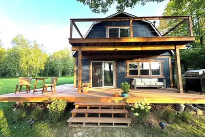 Image de Birder's Paradise: Cozy Cabin on Private Pond w\/Wood-Stove, New Kitchen, Birds!
