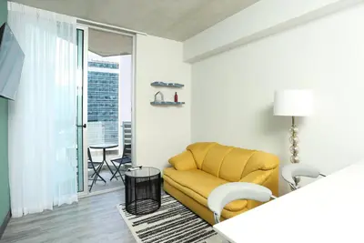 Image de Sunflower at 12, City Views and Wonderland Vibes!