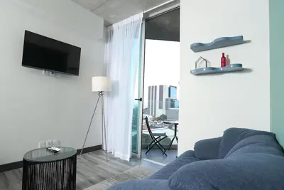 Image de Teal at 12, City Views and Wonderland Vibes!