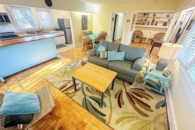Image de Central Location  Beach Access Bbq  Patio Cottage