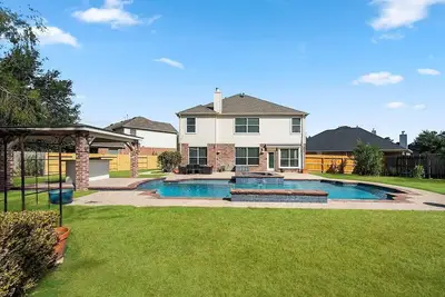 Spacious Mid Term Family Home with Heated pool And Hot Tub.