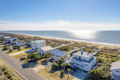 Image de Beachfront Home 1 Mi to Lighthouse on Oak Island