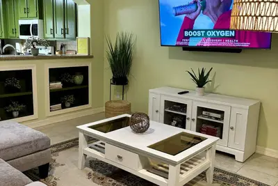 Image de 30 + day rental; Bamboo Flair 2 Br 2 Bth apartment; pets ok; close to hospitals