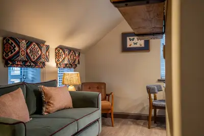 Image de The Falcon - Apartment 3 -  a couples retreat that sleeps 2 guests  in 1 bedroom