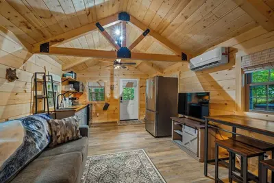 Image de Woodland Cabin Retreat: Relax with Modern Touches