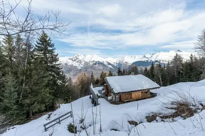 Image de Chalet 'Plan Devin' avec vue sur montagne, terrasse privée et jardin privé