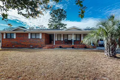 Image de Spacious house with game room, W/D, central A/C, close to beach