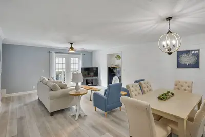 Image de 3 Mi to St Simons Beach: Gem w/ Pool Access & Deck