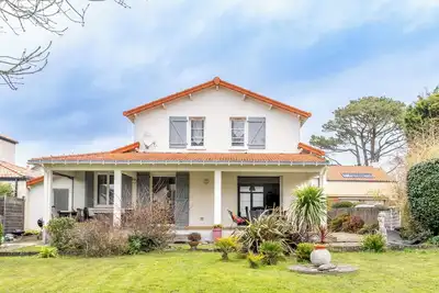 Image de Maison de vacances '08 Les Flots De La Source' avec terrasse et jardin privés