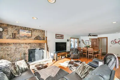 Image de Mtn-View Patio & Hot Tub: Home in Avon