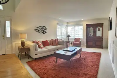 Image de 8-Bedroom Luxury Home at the Foot of the Mountains