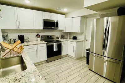 Image de Cozy 2br Retreat - Modern Stay Basement