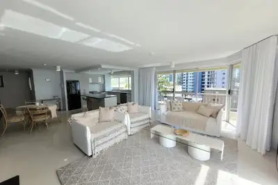 Image de Ocean Views, Opposite Beach & Park, Wi-Fi, Parking- U15