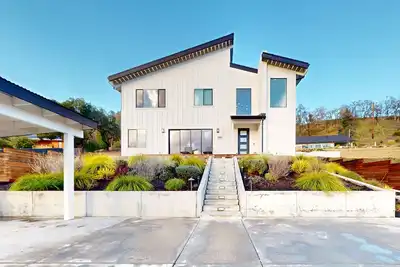Image de Modern Wine Country home w/private hot tub & mountain views, close to wineries