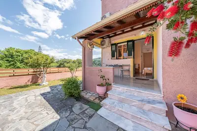 Image de Appartement 'Aglaia's 7th Branch B' avec vue sur la montagne, Wi-Fi et climatisation