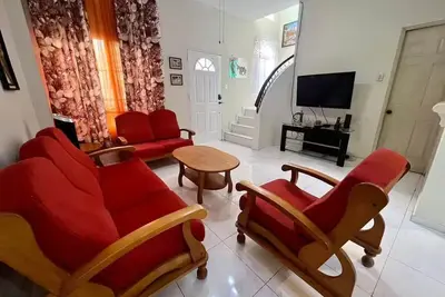 Image de 5-bedroom 7 Bed 9 Guess Home with WiFi, Ac in Cd Versailles Sn Juan Opico