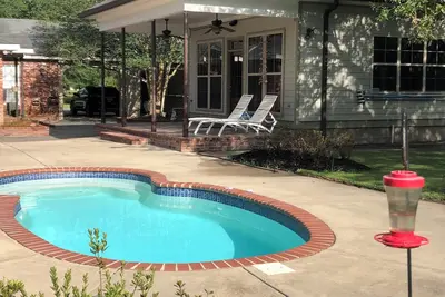 Image de Cute Quiet Cottage on Bayou, Nature Setting with Pool!