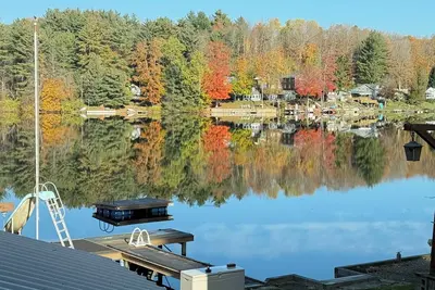 Image de Tranquil waterfront retreat 3-bedroom house with WiFi in charming Bath Ny