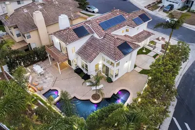 Image de Huge 4Room Family Dream W/ Pool+Tub + Private Yard