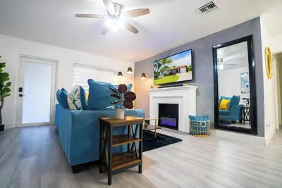 Image de Charming 3br Miami Home with Stylish Lounge, Coffee Bar & Peaceful Vibes