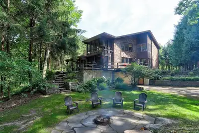 Secluded Riverfront Getaway