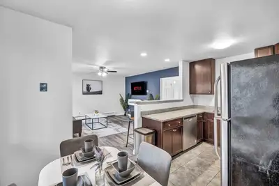 Image de Cozy 2-Bedroom Retreat with Free Parking & Space