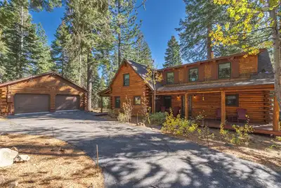 Image de Cozy Tahoe Donner Log Cabin~ Aspen Haus