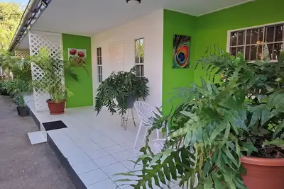 Image de Tropical palm resort is a nice quiet and safe place to stay with friends or fam