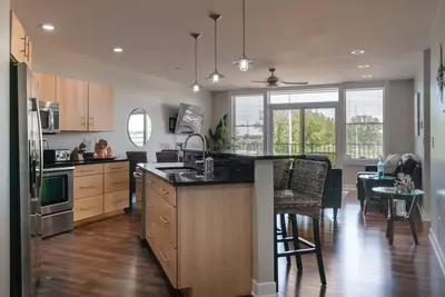 Image de Luxury Waterfront Condo