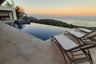 Image de Ocean\/Mountain View Luxury Villa King Beds\/Hot Tub
