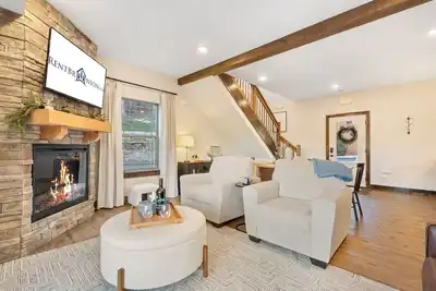 Image de Labor Day Open-Cozy Cabin-Private Hot Tub-Walk to Pond-Free Tickets-Near Table Rock Lake
