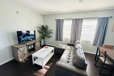 Image de Spacious and Centrally located 3br/2Bath w/ Pool