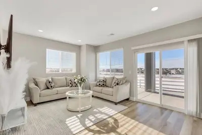 Image de Charming 2-bedroom walkout basement house with WiFi, Ac in pleasant Aurora