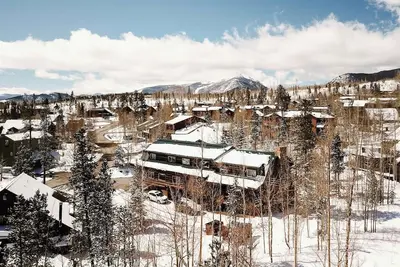 Silverthorne Cabin with Hot Tub and Forest Access