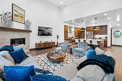Image de Luxurious Truckee/Schaffer’s Mill Rental