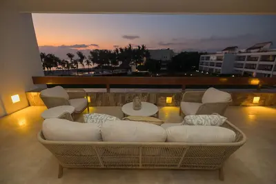 Image de Luxury 4-bedroom penthouse condo, ocean views, private \"roof top\" lap pool