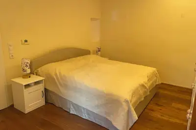 Image de Studio close to center